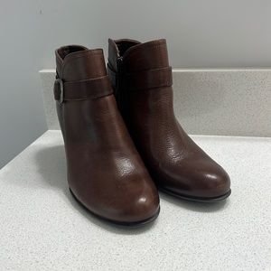 Nurture Talin Zip up booties 6.5, new w/o tag/box.  Review pics for condition